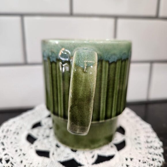 Vintage Avocado Green 1970s Retro Embossed Linear Drip Design Stacking Ceramic M - Picture 5 of 7